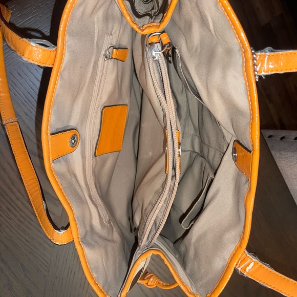 Coach - Picture 4 of 6